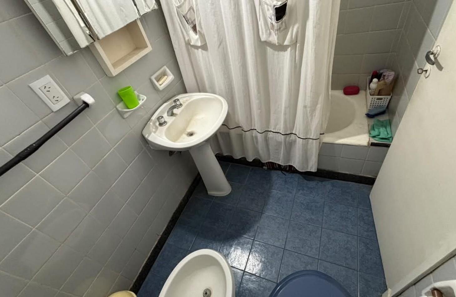 Foto de VENTA DEPARTAMENTO DE UN AMBIENTE CON BALCON. ZONA PLAZA COLON, imagen 5