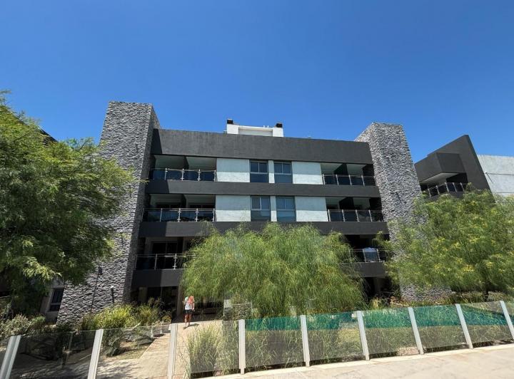 Alquiler, Depto 2 dorm, 2 baños, Seguridad, SUM, Manantiales 4