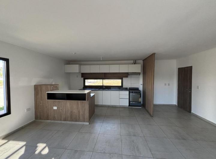 Alquiler, Casa 2 dorm, 1 baño en PB, Docta 1