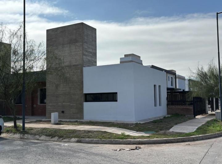 Alquiler, Casa 2 dorm, 1 baño en PB, Docta 3
