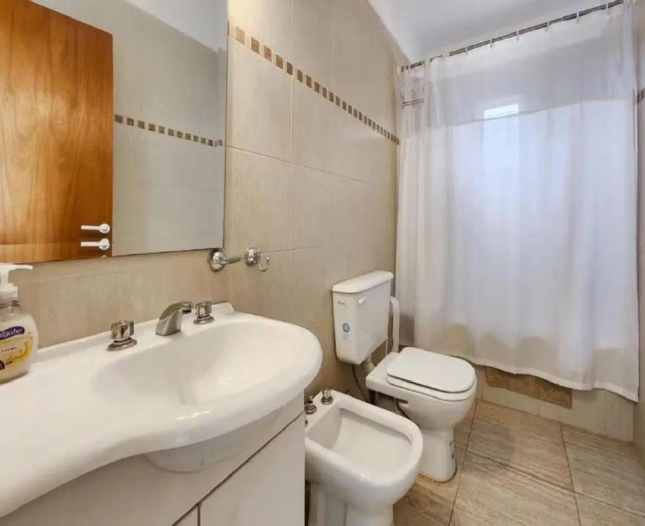 CASA CON PILETA EN ROLDAN 3