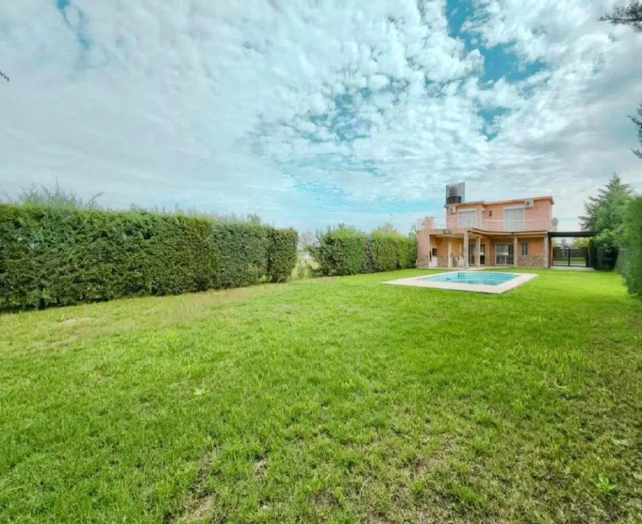 CASA CON PILETA EN ROLDAN 5