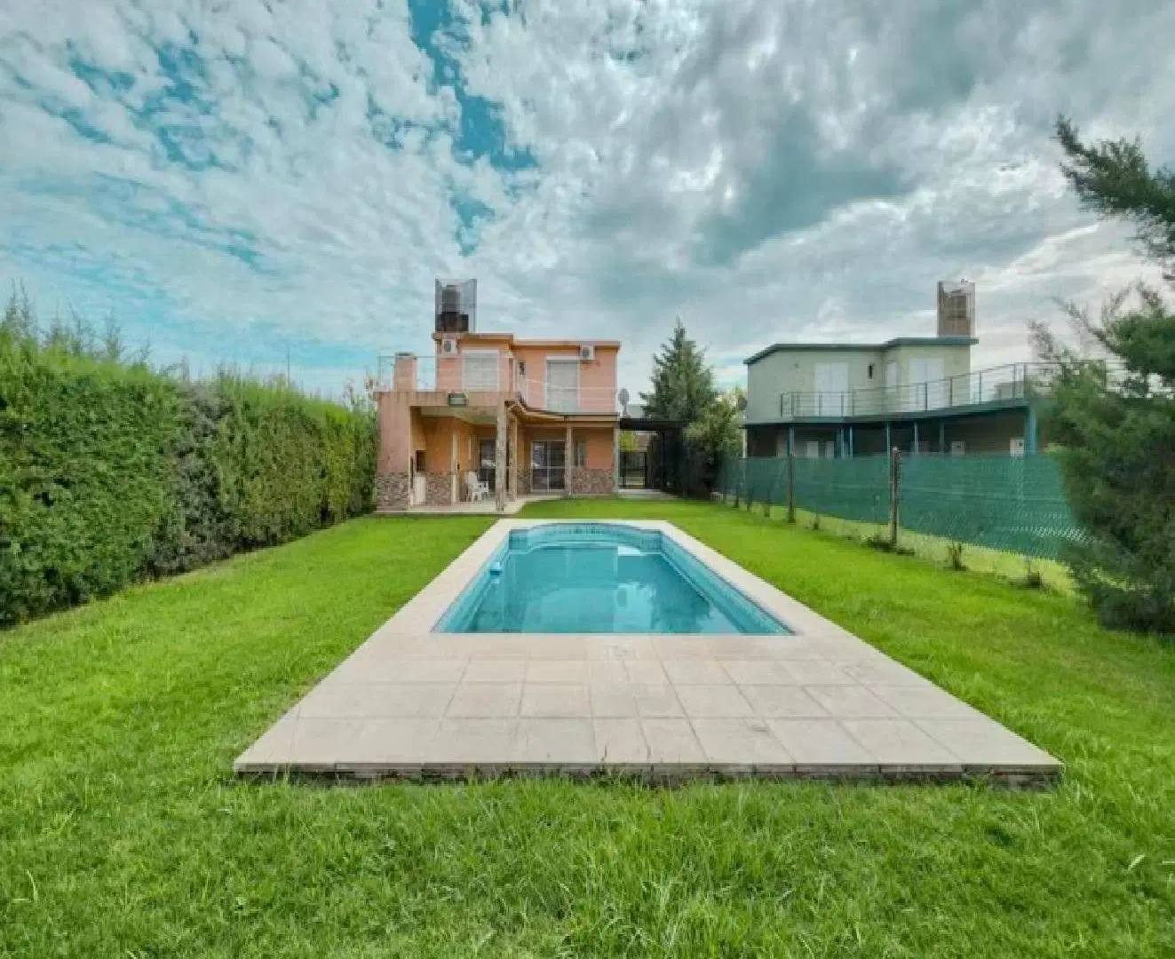 CASA CON PILETA EN ROLDAN 4