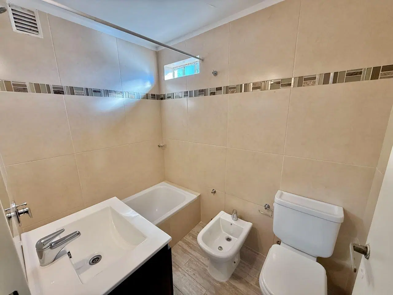 DEPTO. 3 DORM BALCÓN 8