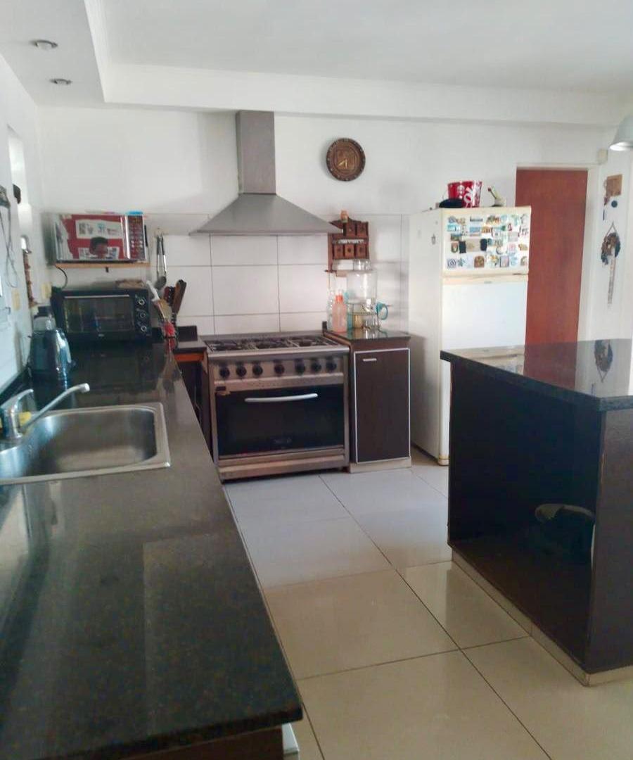 Foto de CASA DE 3 DORMITORIOS CON AMPLIO PARQUE | CANTEGRIL – FUNES, imagen 3
