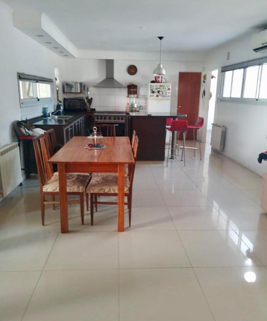 Foto de CASA DE 3 DORMITORIOS CON AMPLIO PARQUE | CANTEGRIL – FUNES, imagen 1