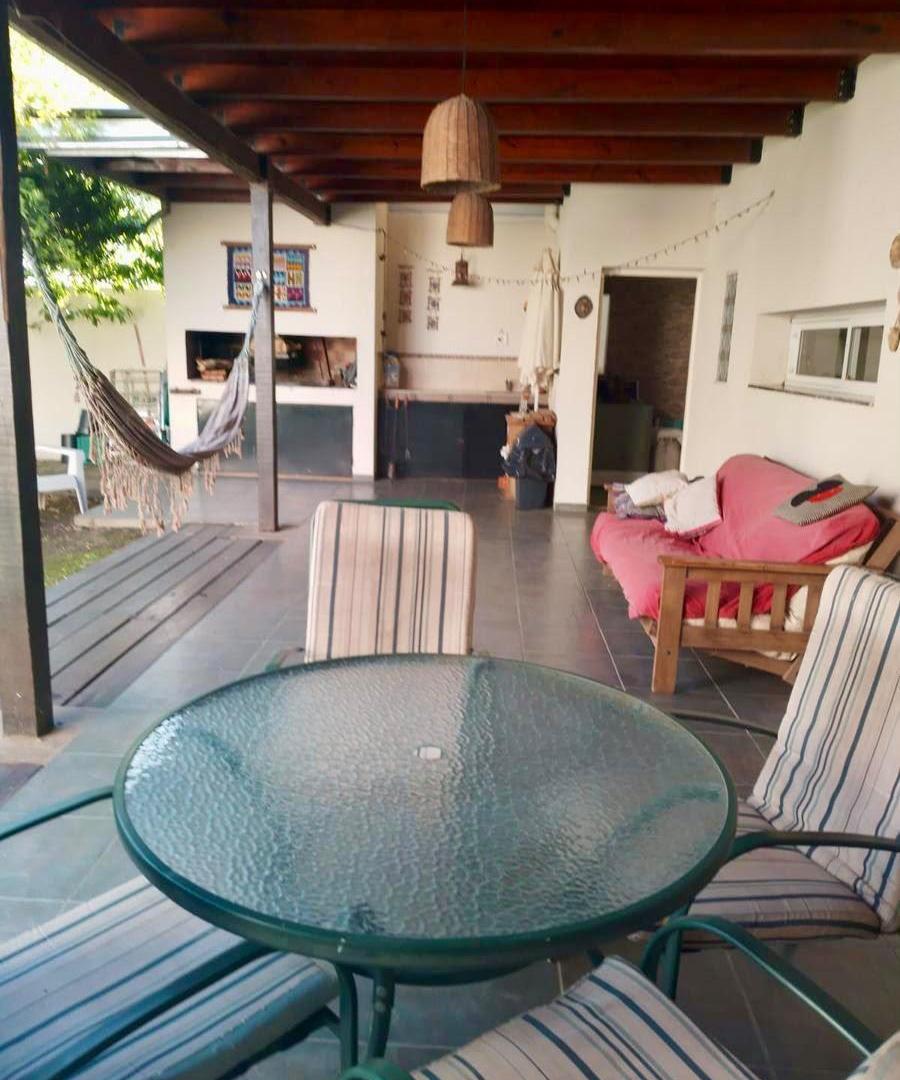 Foto de CASA DE 3 DORMITORIOS CON AMPLIO PARQUE | CANTEGRIL – FUNES, imagen 2