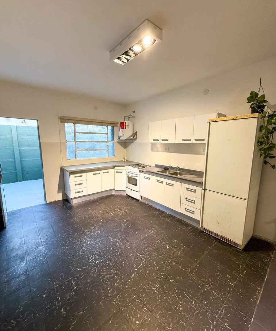 Foto de CASA RECICLADA EN VENTA! 2 DORMITORIOS, PATIO Y TERRAZA! 59.000 USD.-, imagen 4