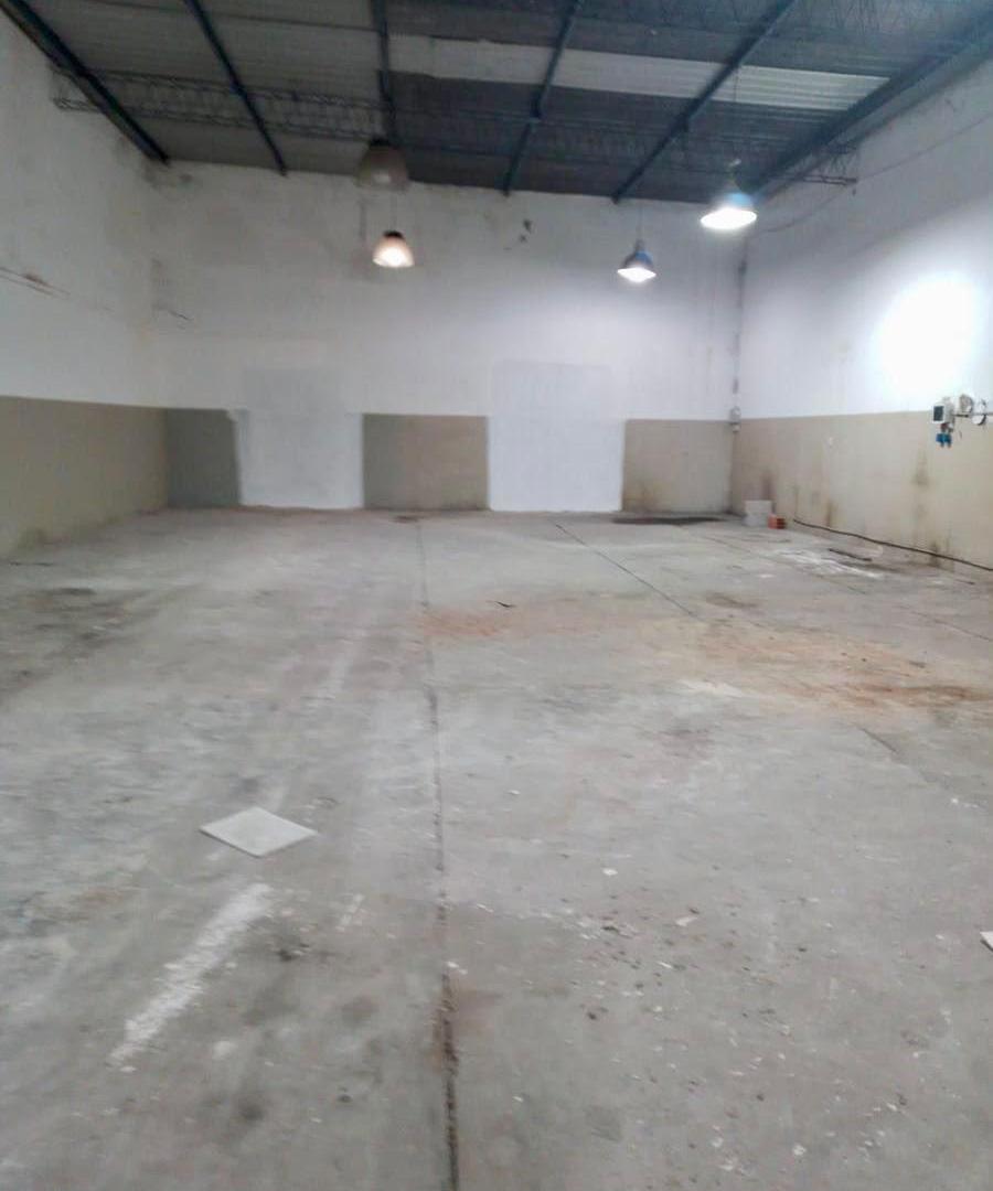 Foto de GALPÓN CON OFICINA | PORTÓN DE 4,50 M | ALQUILER Y VENTA, imagen 4