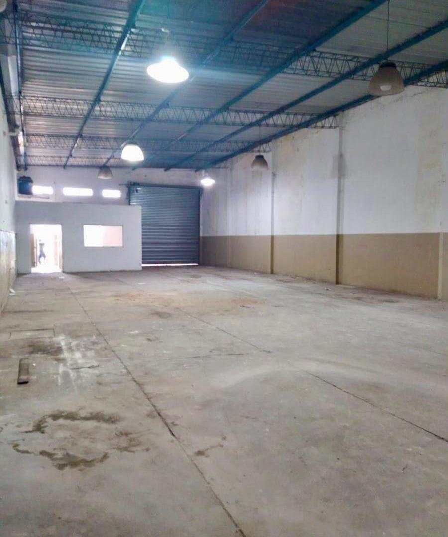 Foto de GALPÓN CON OFICINA | PORTÓN DE 4,50 M | ALQUILER Y VENTA, imagen 3