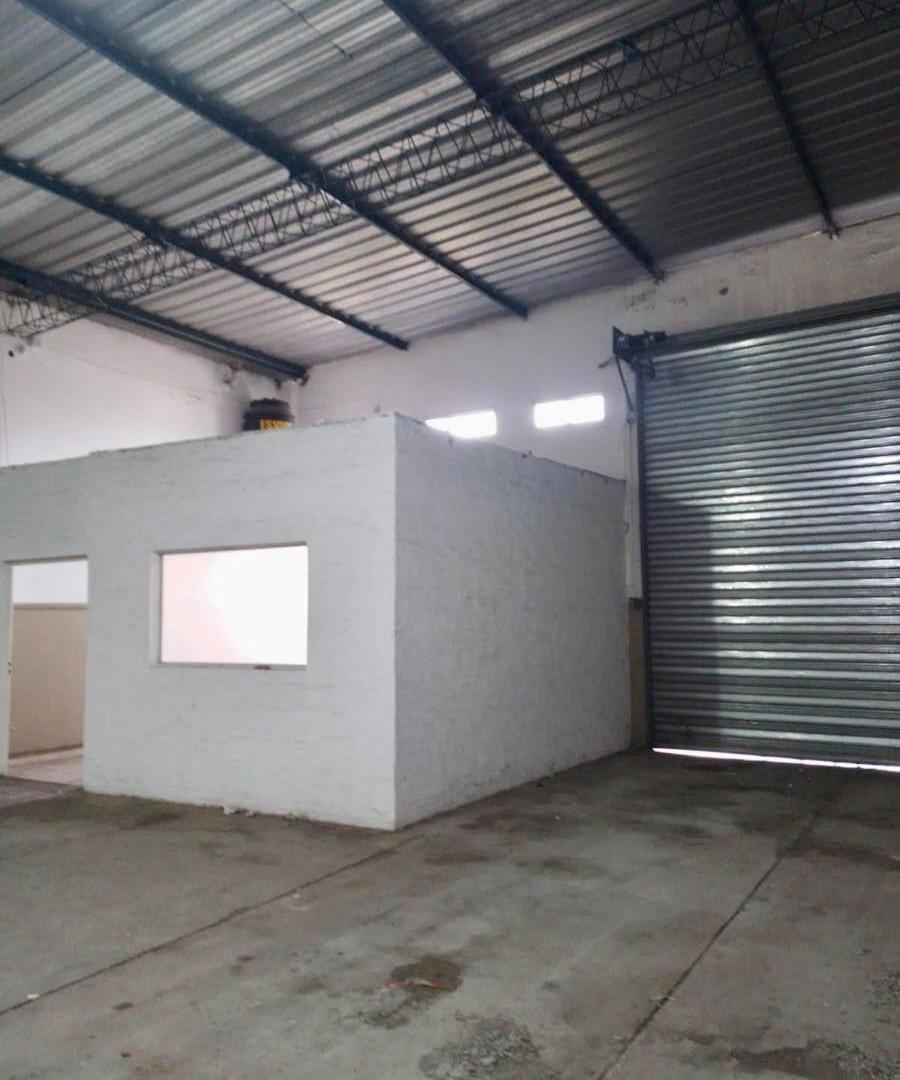 Foto de GALPÓN CON OFICINA | PORTÓN DE 4,50 M | ALQUILER Y VENTA, imagen 5