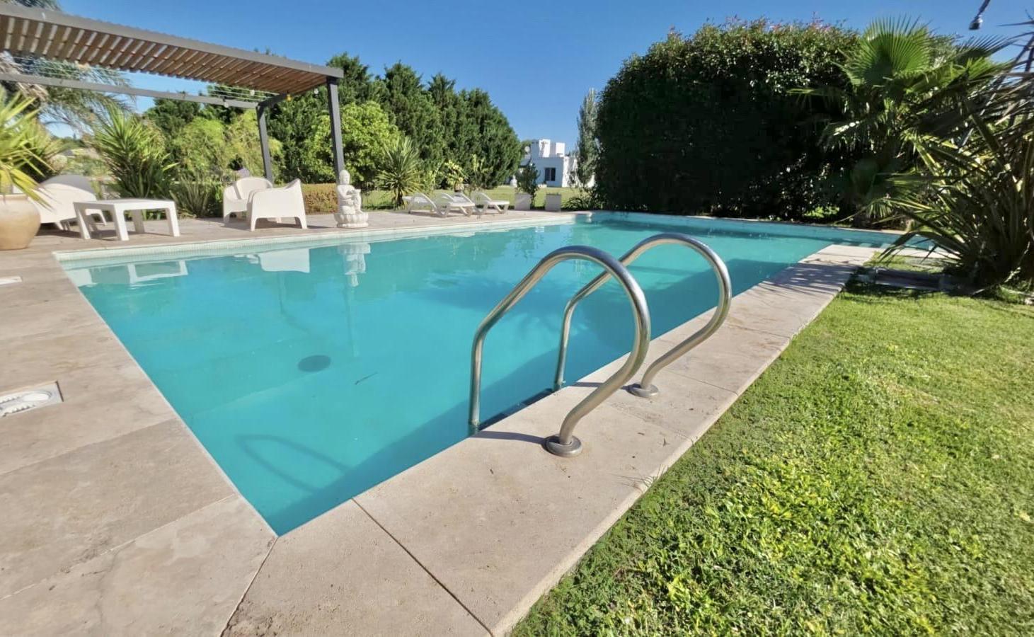 Foto de CASA EN CARCARAES | 2 DORMITORIOS | PILETA | VISTA AL LAGO | LOTE 1.400, imagen 2