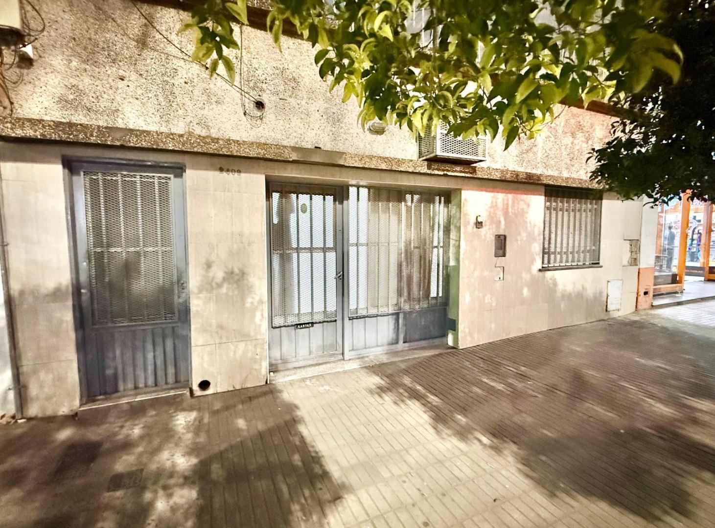 CASA AL FRENTE - 2 DORM. + PATIO Y TERRAZA