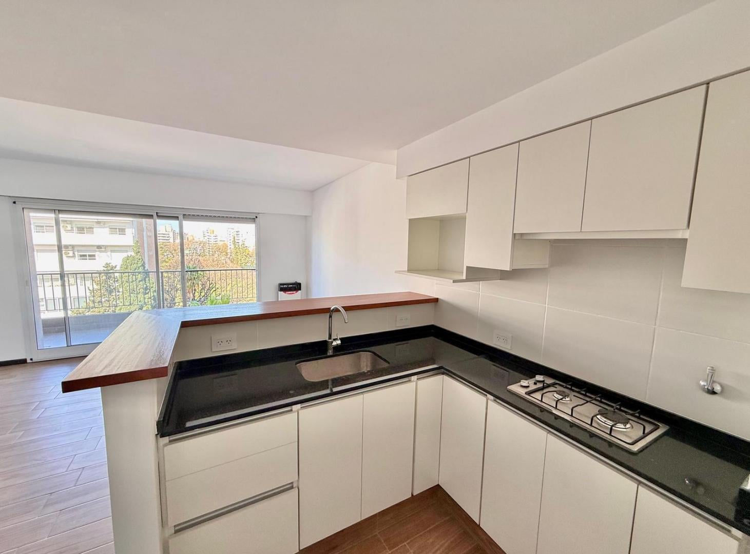 Foto de VENTA | MONOAMBIENTE CON BALCÓN | PISO 8 | zona MEDICINA - CAFFERATA 841, imagen 3