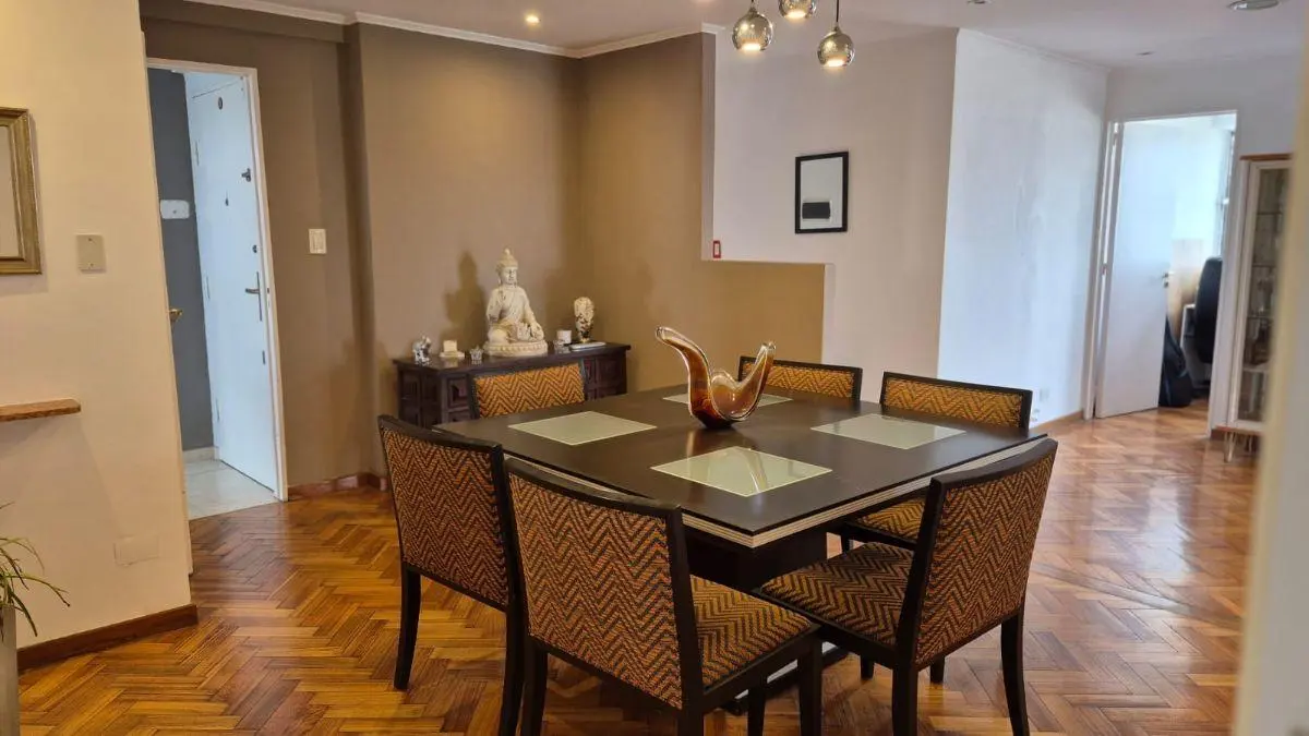 Exclusivo semipiso en piso alto - Muy luminoso - con Escritorio y Dependencia. Venta / alquiler 2