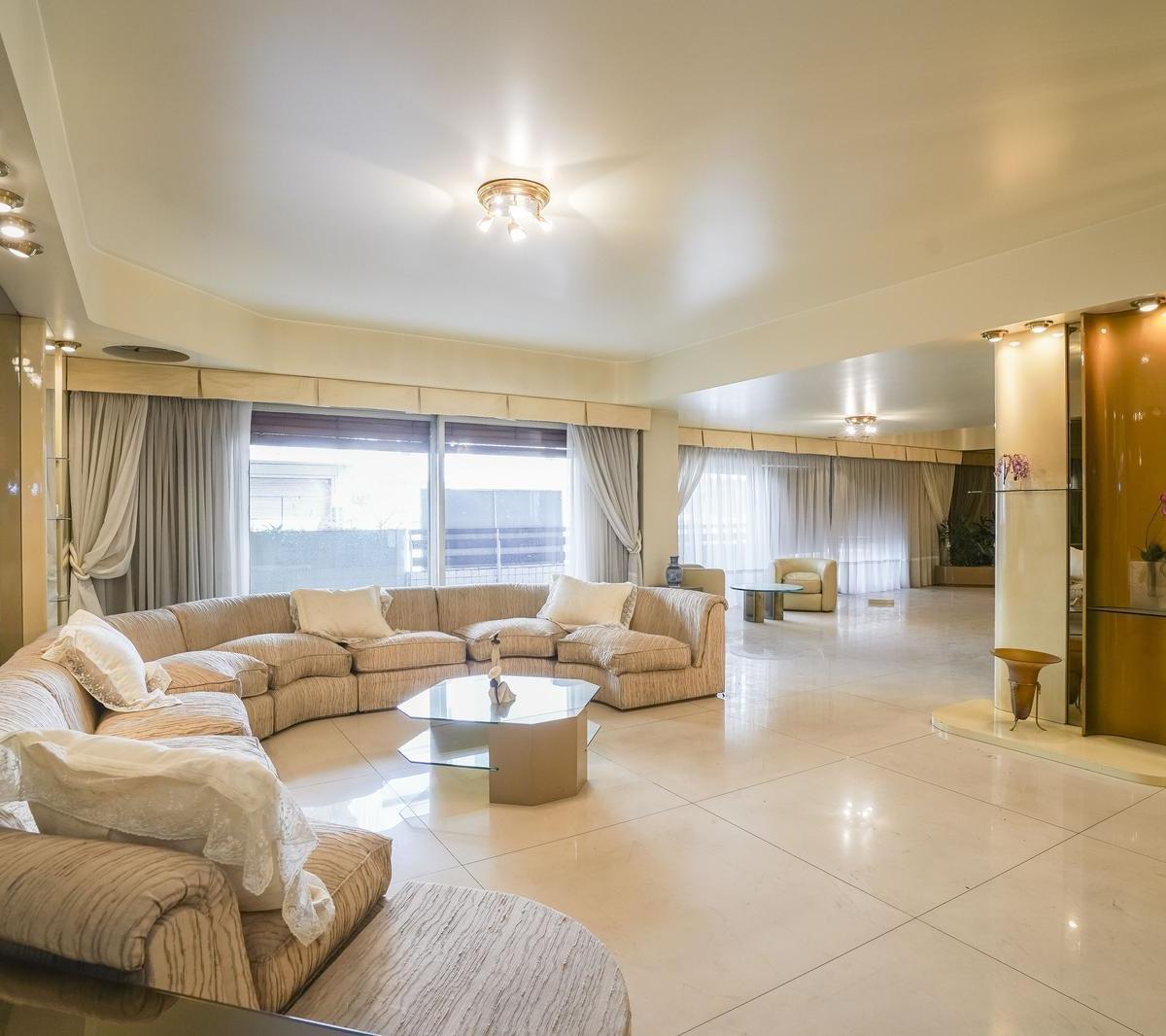 Departamento en venta, Flores, 6 ambientes, con balcón al frente