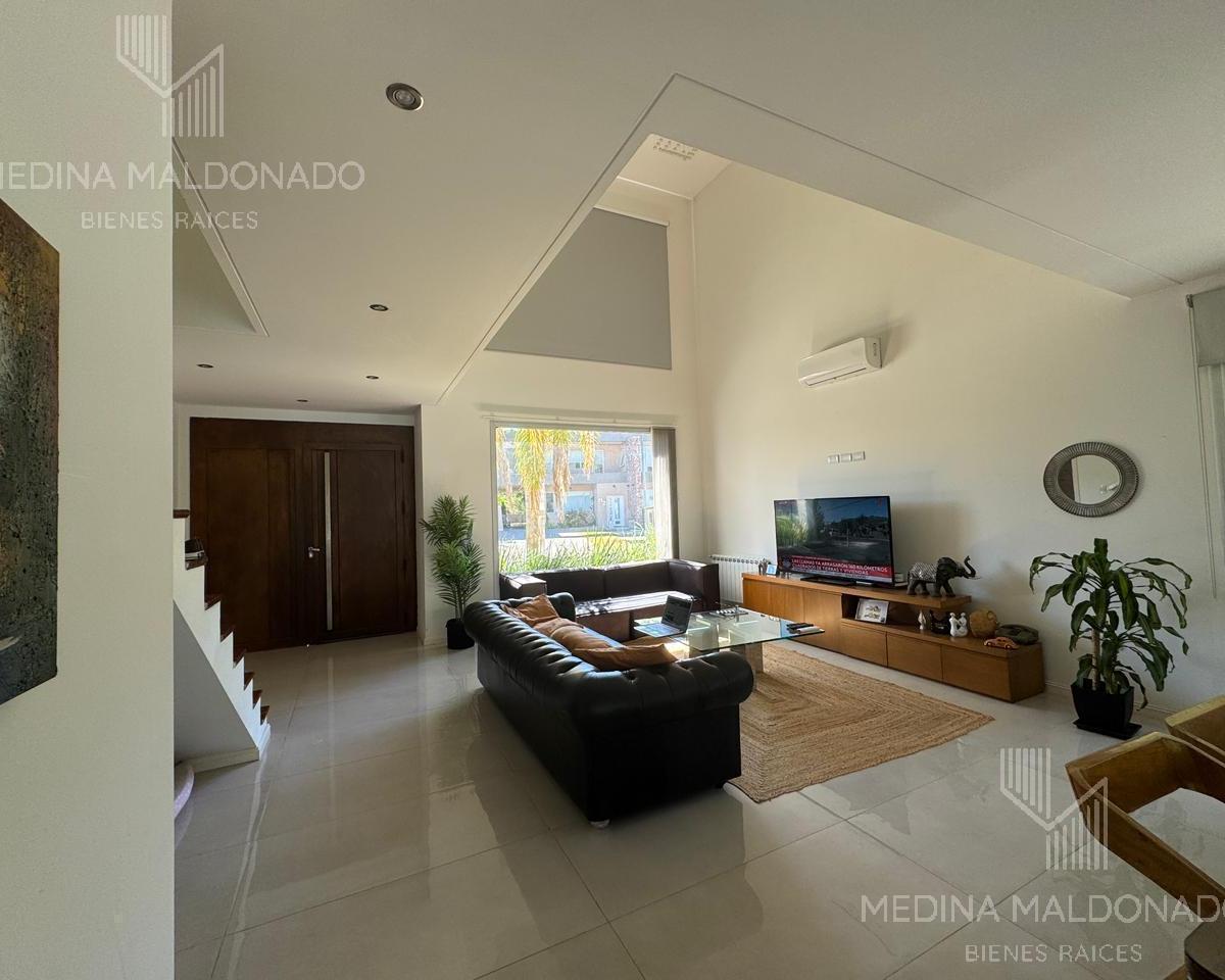 Venta Casa de 5 Ambientes con Pileta - Fincas de Hudson 3