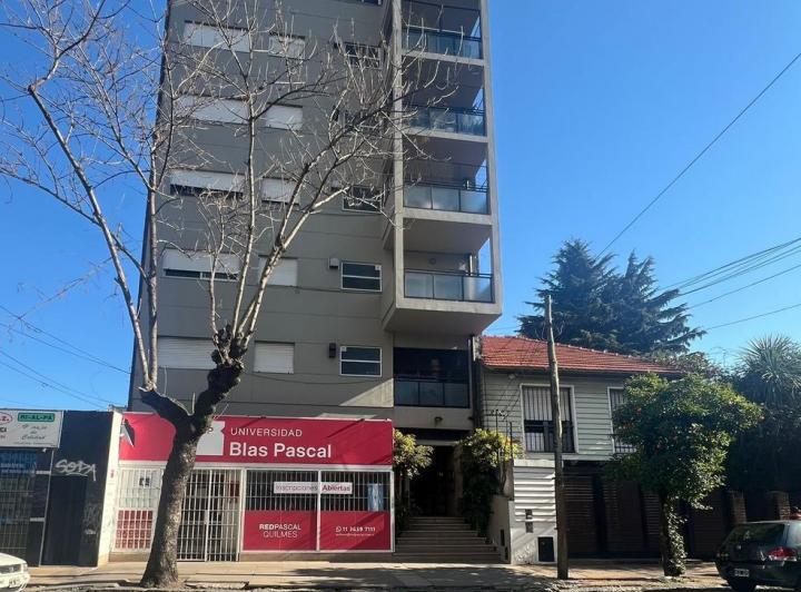 Departamento en Venta de 2 Ambientes con Balcón - Quilmes Centro 1