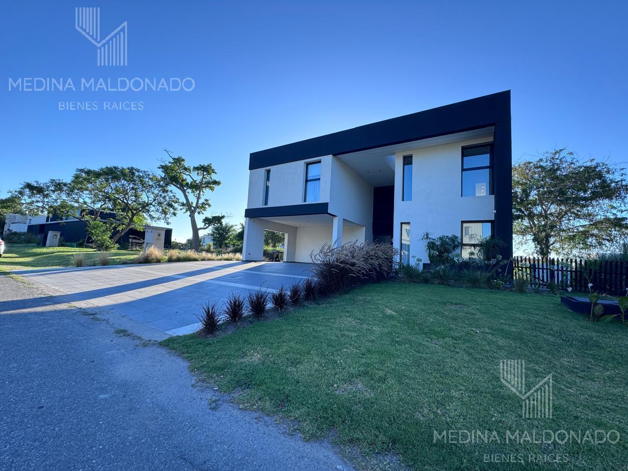 Venta Casa moderna amoblada 5 ambientes Greenville Polo