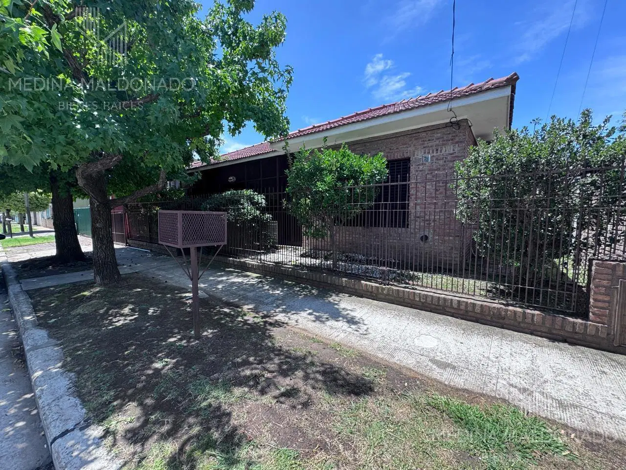 Venta-Casa Chalet de 6 Ambientes con quincho - Berazategui Centro 4