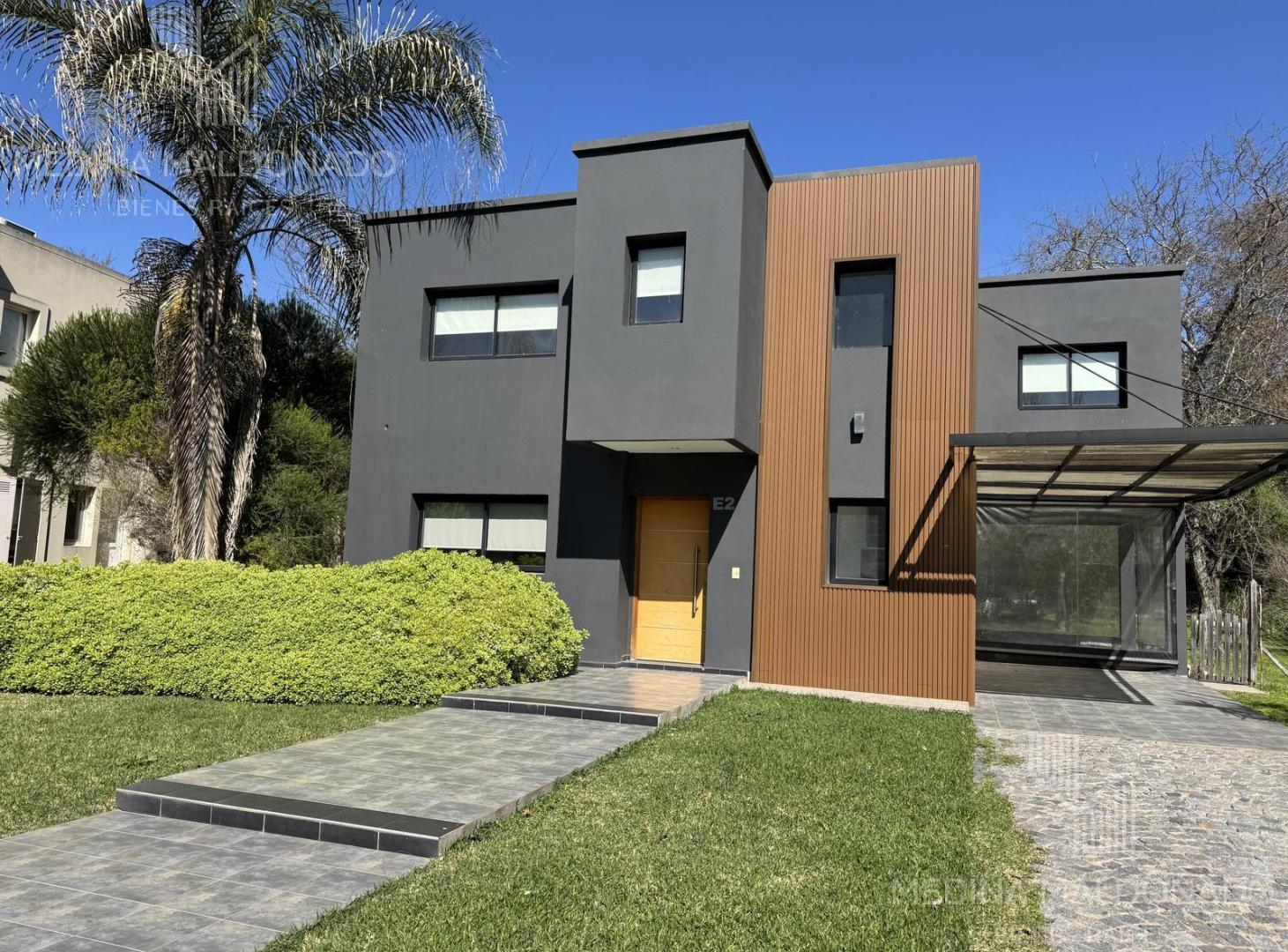 Venta Casa de 4 Ambientes con Pileta- Ficas de Iraola 2