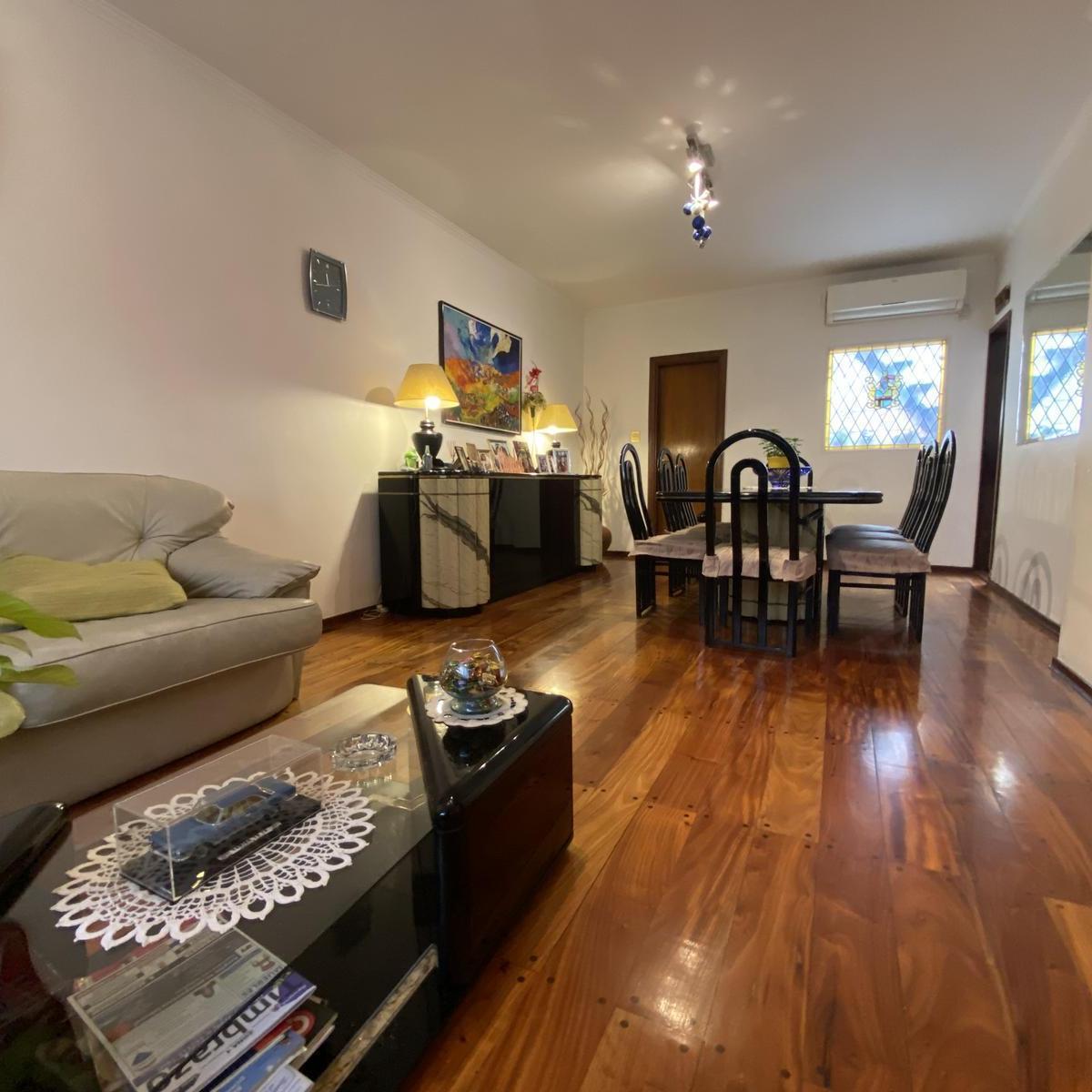 Venta Casa 5 Ambientes con Patio y Cochera Cubierta en Villa del Parque 1