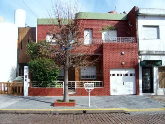 Venta Casa 5 Ambientes con Patio y Cochera Cubierta en Villa del Parque 3