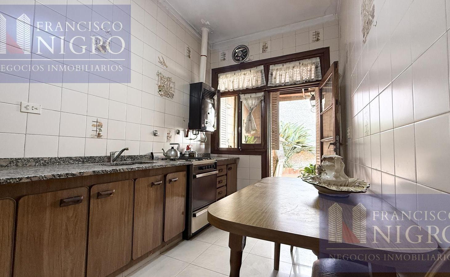 Foto de Casa Tipo Chalet de 2 dormitorios y garage en Villa Urquiza, imagen 2