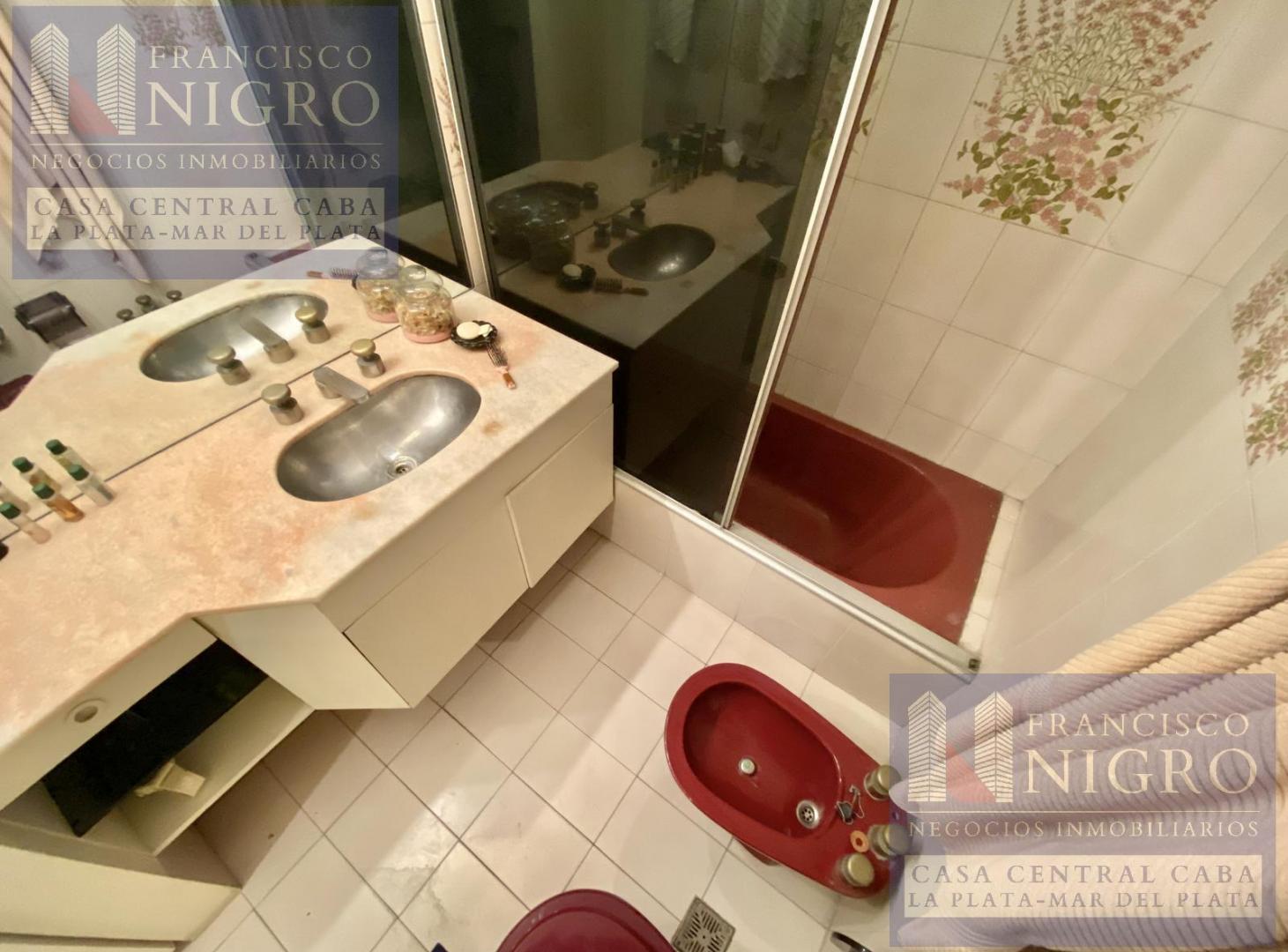 Foto de Venta Piso de Categoría 3 Dormitorios,Cochera y Jardín de Invierno NO, imagen 1