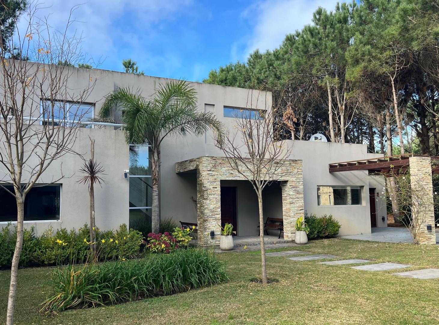 Casa con 5 Dormitorios en venta en La Herradura Pinamar