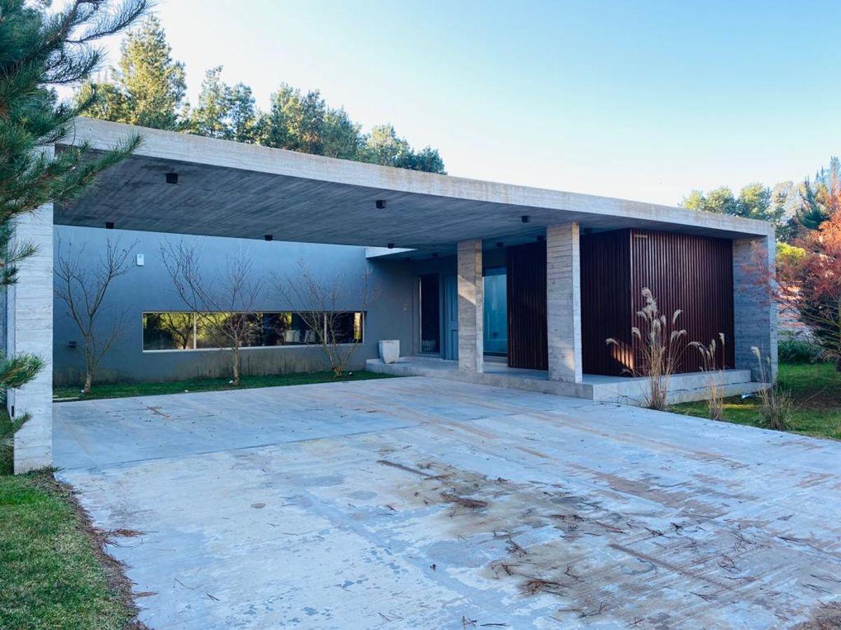 Foto de Venta Casa 3 DORMITORIOS Categoría - Golf I COSTA ESMERALDA - PILETA, imagen 2