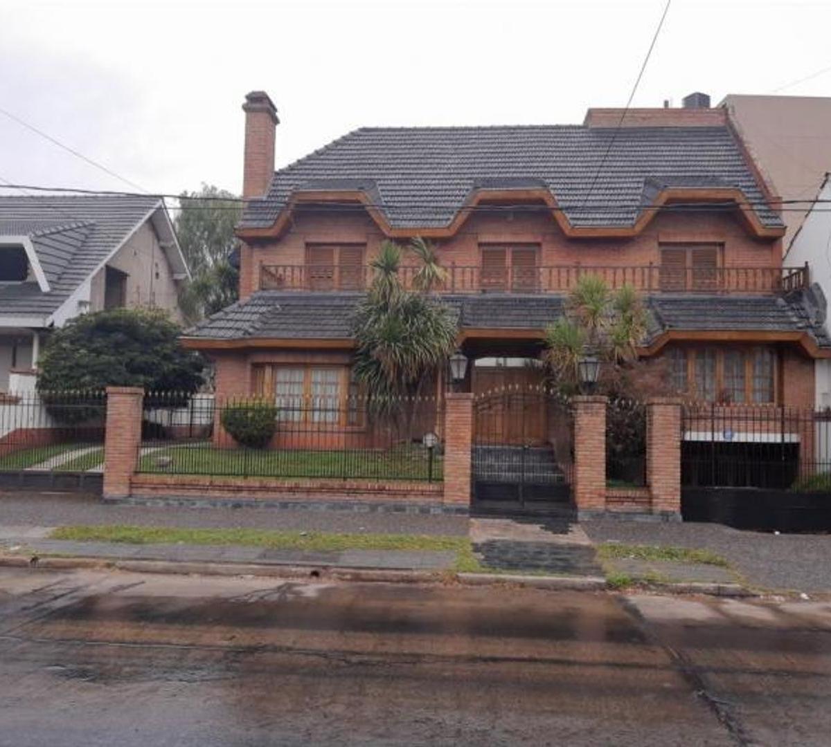 Chalet en Venta en Villa Luzuriaga
