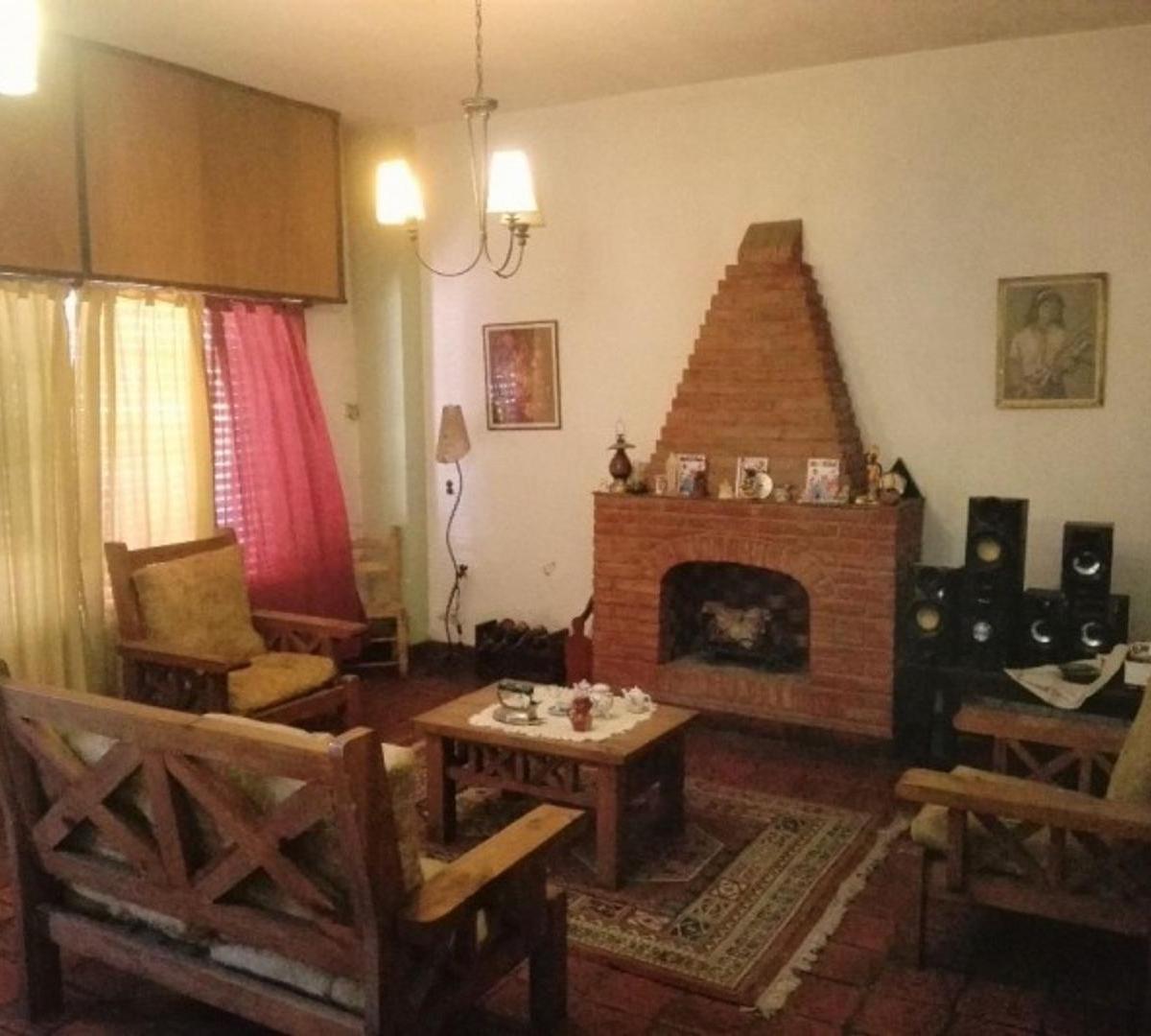 CASA DE 5 AMBIENTES EN VENTA