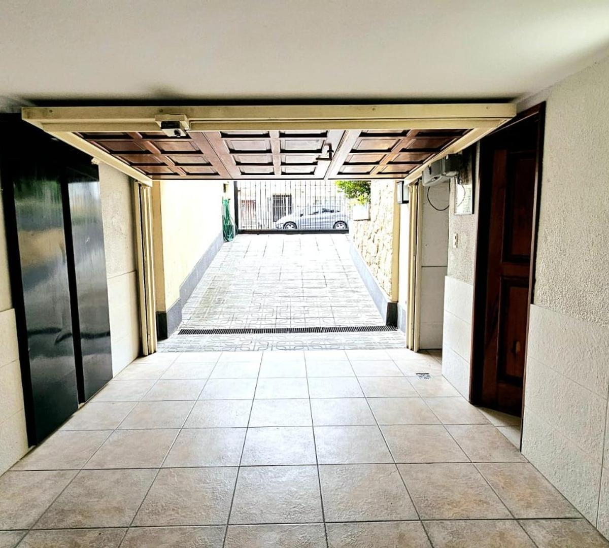 CASA DE 5 AMBIENTES EN VENTA