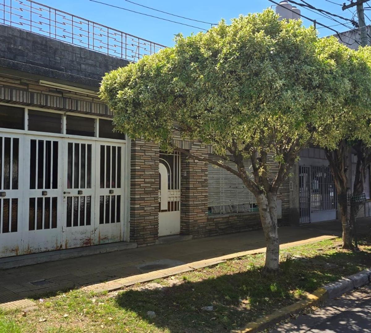 CASA DE 4 AMBIENTES EN VENTA