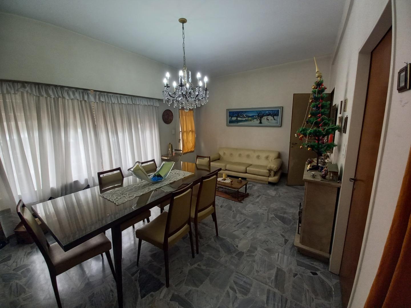 Foto de CASA DE 4 AMBIENTES CON COCHERA Y PATIO CON PILETA, imagen 4