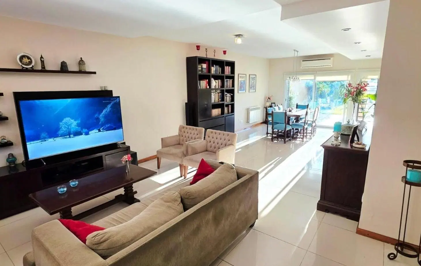 CASA DE 5 AMBIENTES CON PARQUE 2