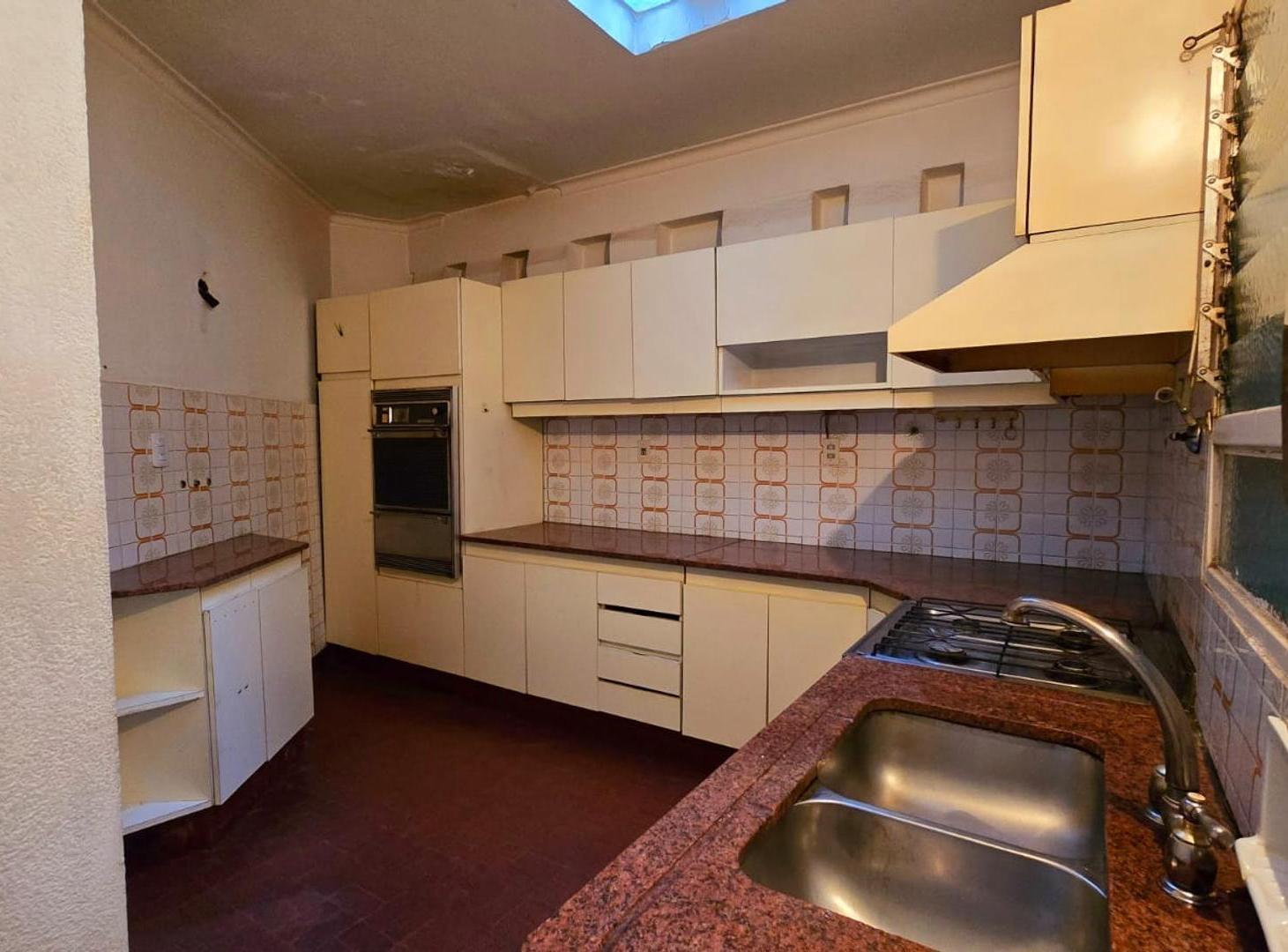 Foto de CASA DE 4 AMBIENTES EN ALQUILER CON COCHERA, imagen 1