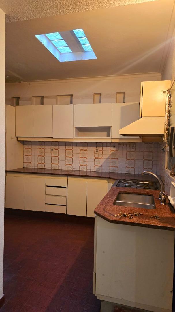 Foto de CASA DE 4 AMBIENTES EN ALQUILER CON COCHERA, imagen 3