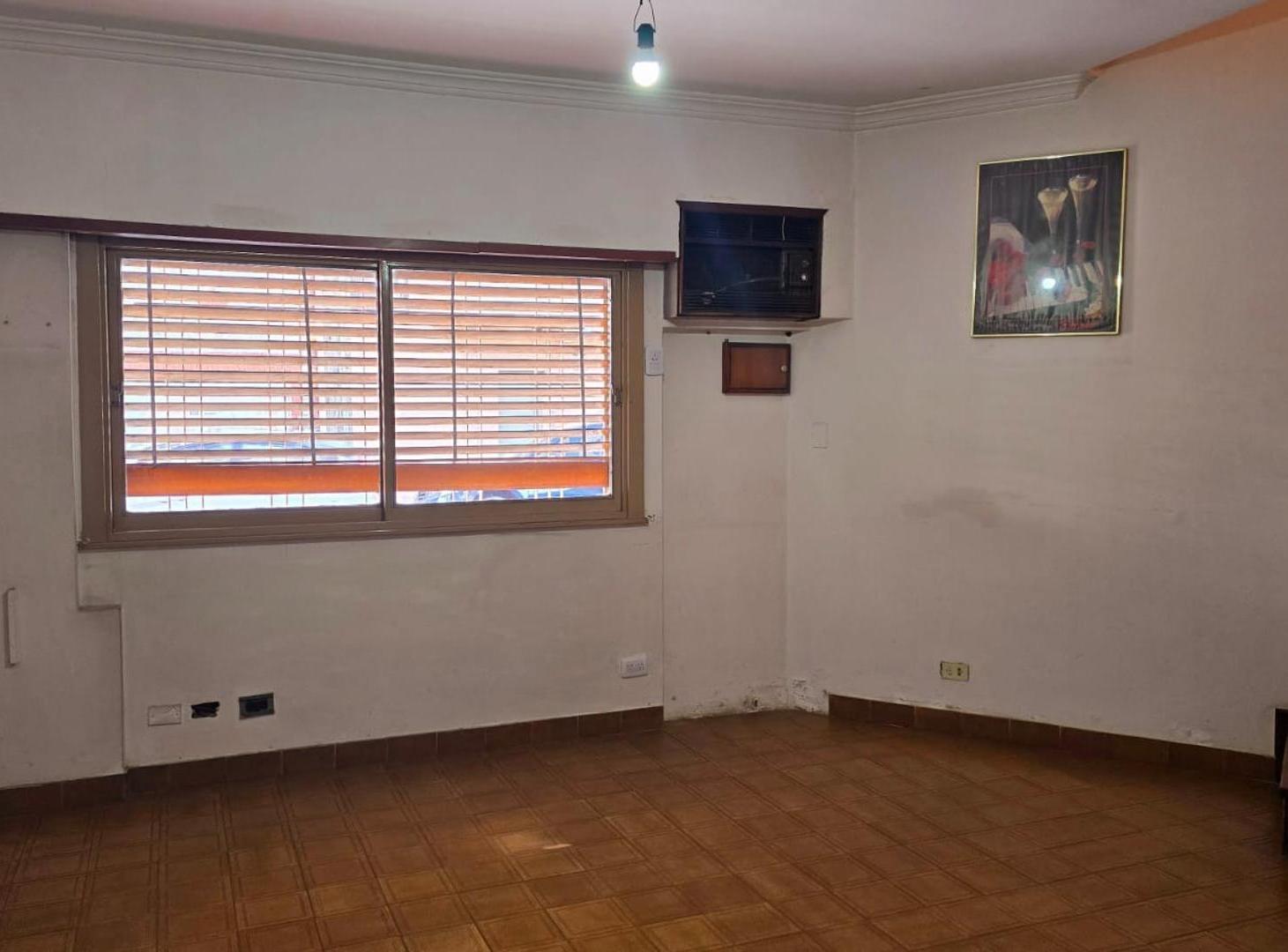 Foto de CASA DE 4 AMBIENTES EN ALQUILER CON COCHERA, imagen 2