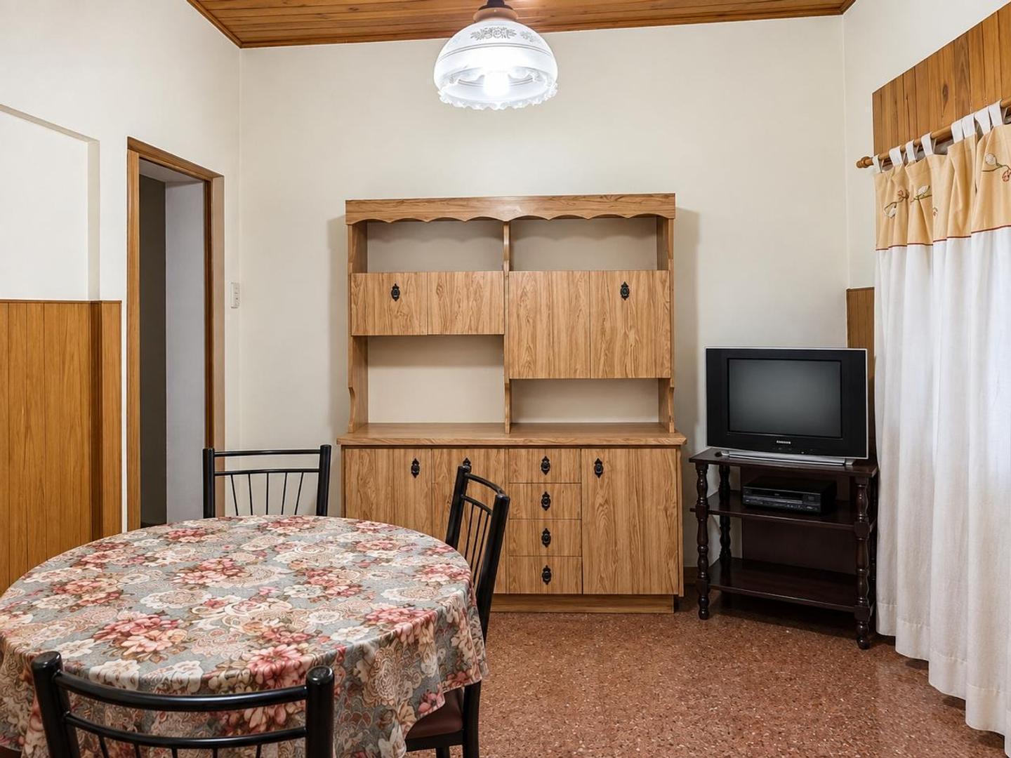Foto de CASA DE 3 AMBIENTES CON COCHERA Y JARDIN, imagen 4