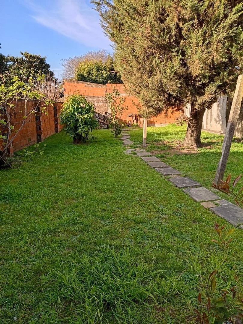 Foto de CASA DE 3 AMBIENTES CON COCHERA Y JARDIN, imagen 2