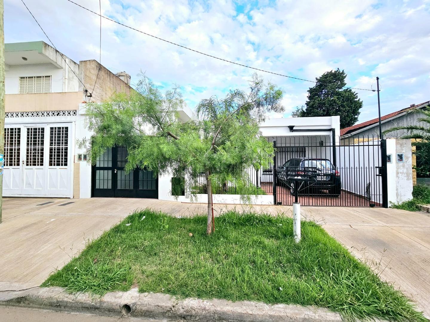 Foto de CASA DE 5 AMBIENTES MULTIFAMILIAR, imagen 1