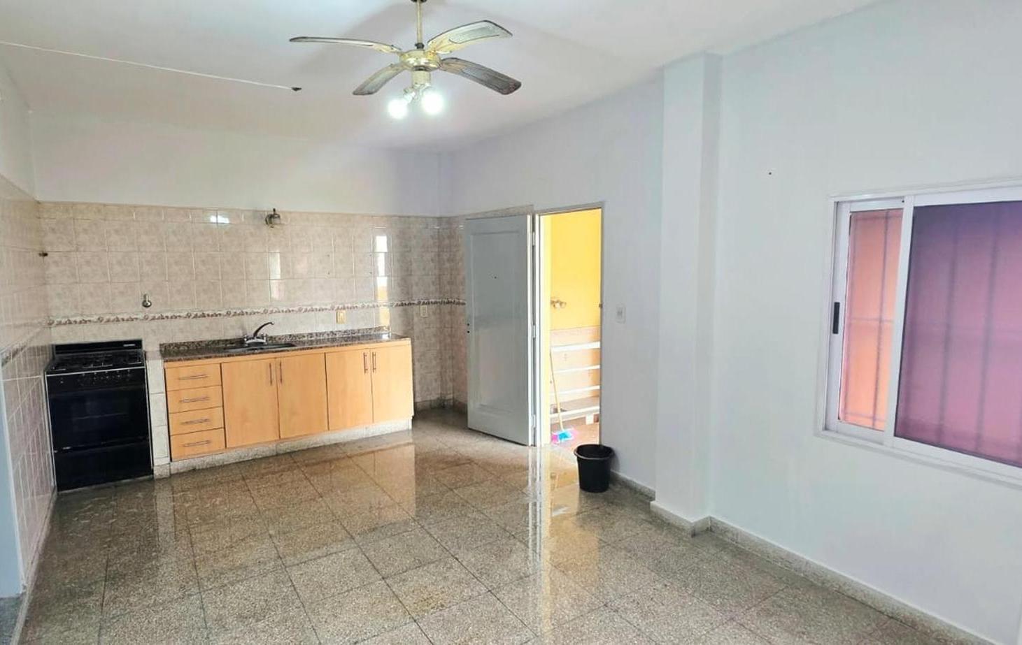 Foto de DEPARTAMENTO DE 2 AMBIENTES CON PATIO, imagen 3