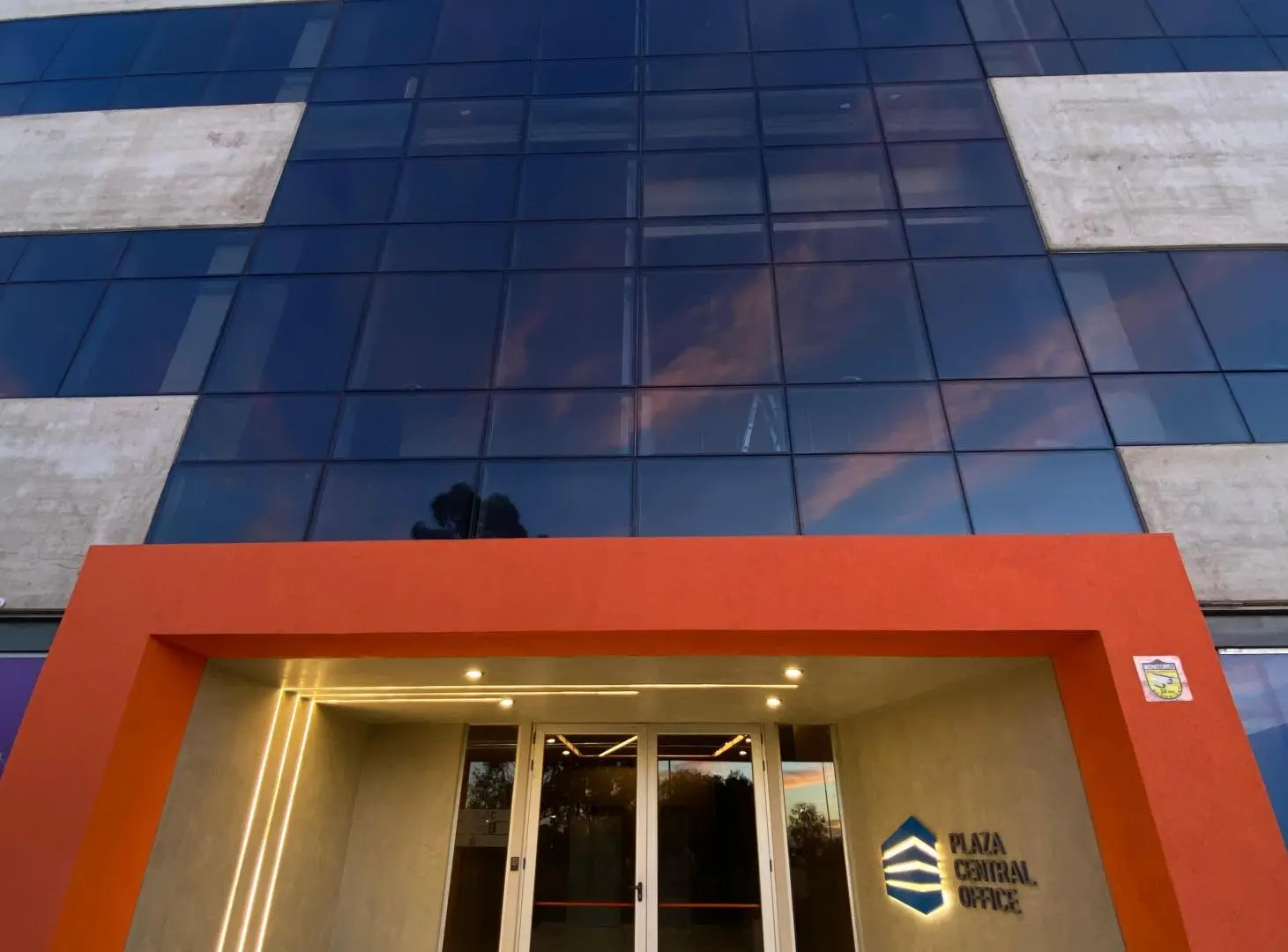 Oficinas comerciales 150 a 450 m² en Alquiler en Parque Empresarial Aeropuerto 2