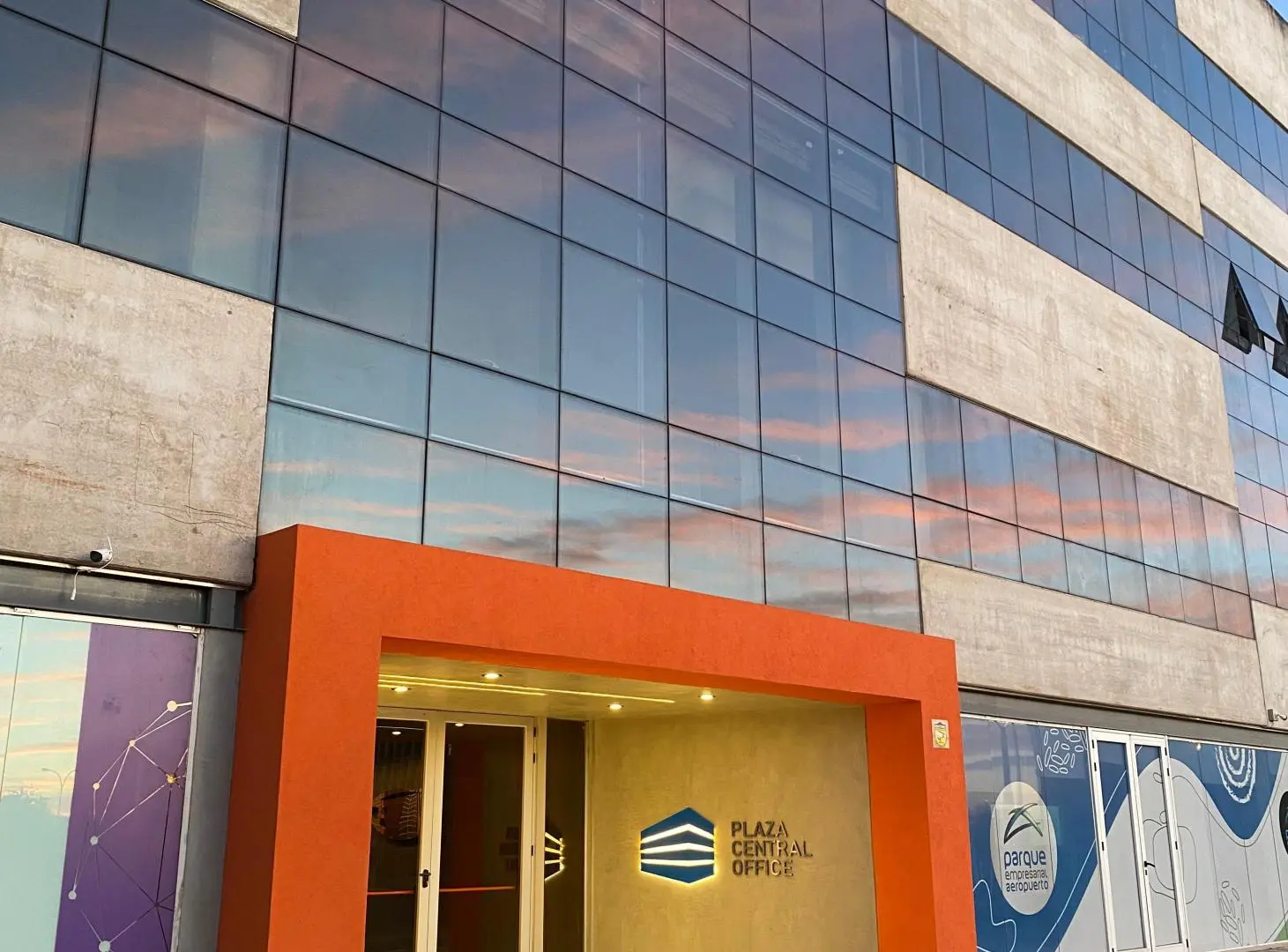 Oficinas comerciales 150 a 450 m² en Alquiler en Parque Empresarial Aeropuerto 5