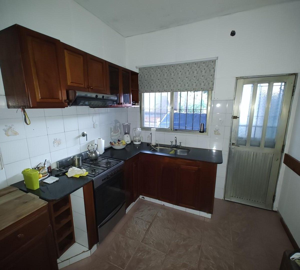 Foto de Casa Chalet en Venta en Berazategui Oeste, Apto credito Bancario, imagen 2