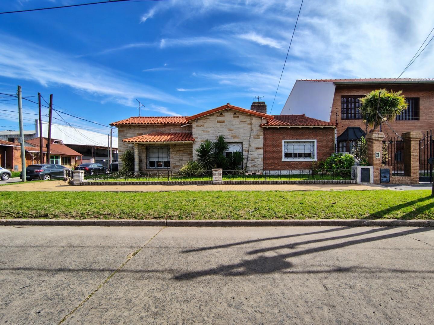 Foto de Casa Chalet en Venta en Quilmes, G.B.A. Zona Sur, Argentina, imagen 1