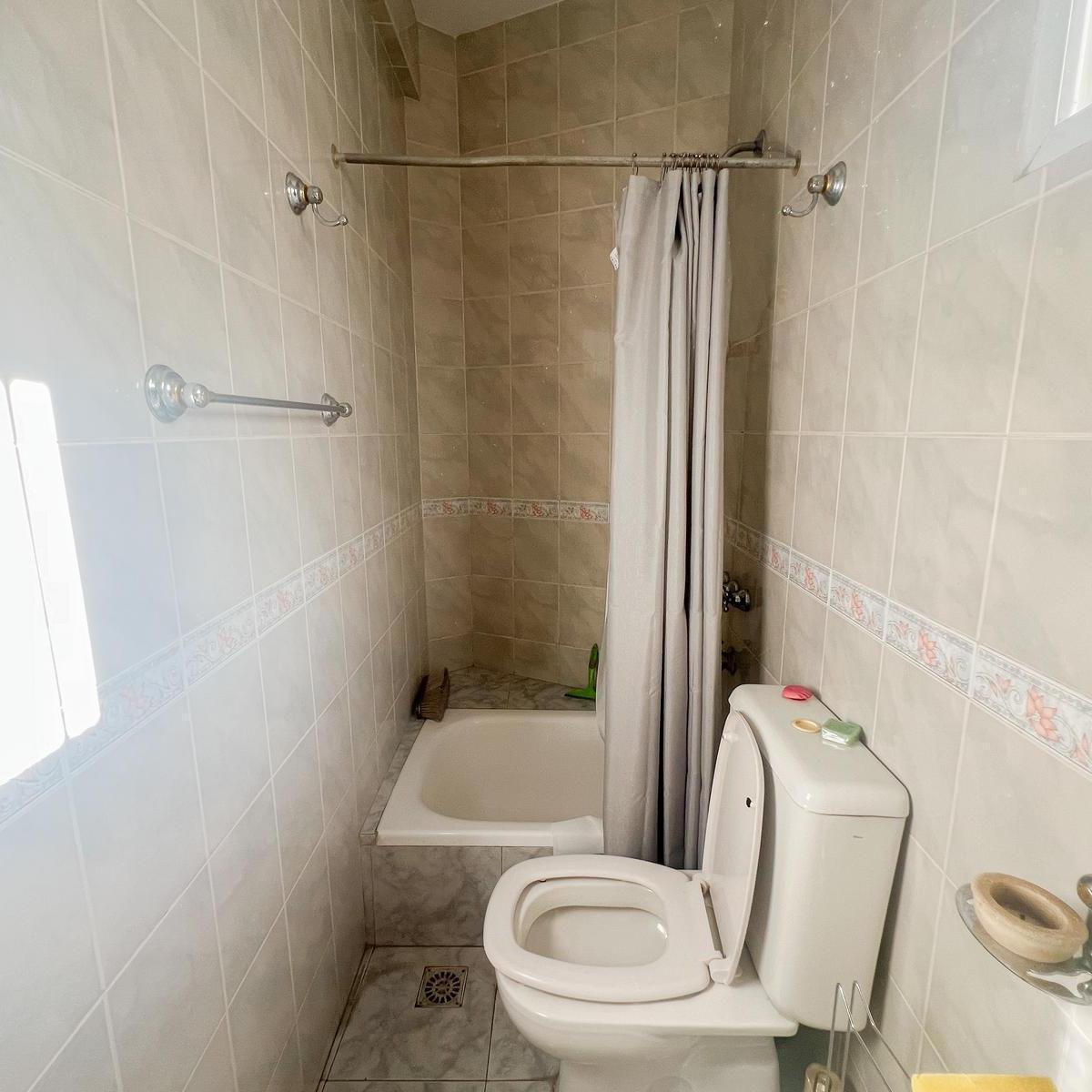 Casa con Local en Pb 5
