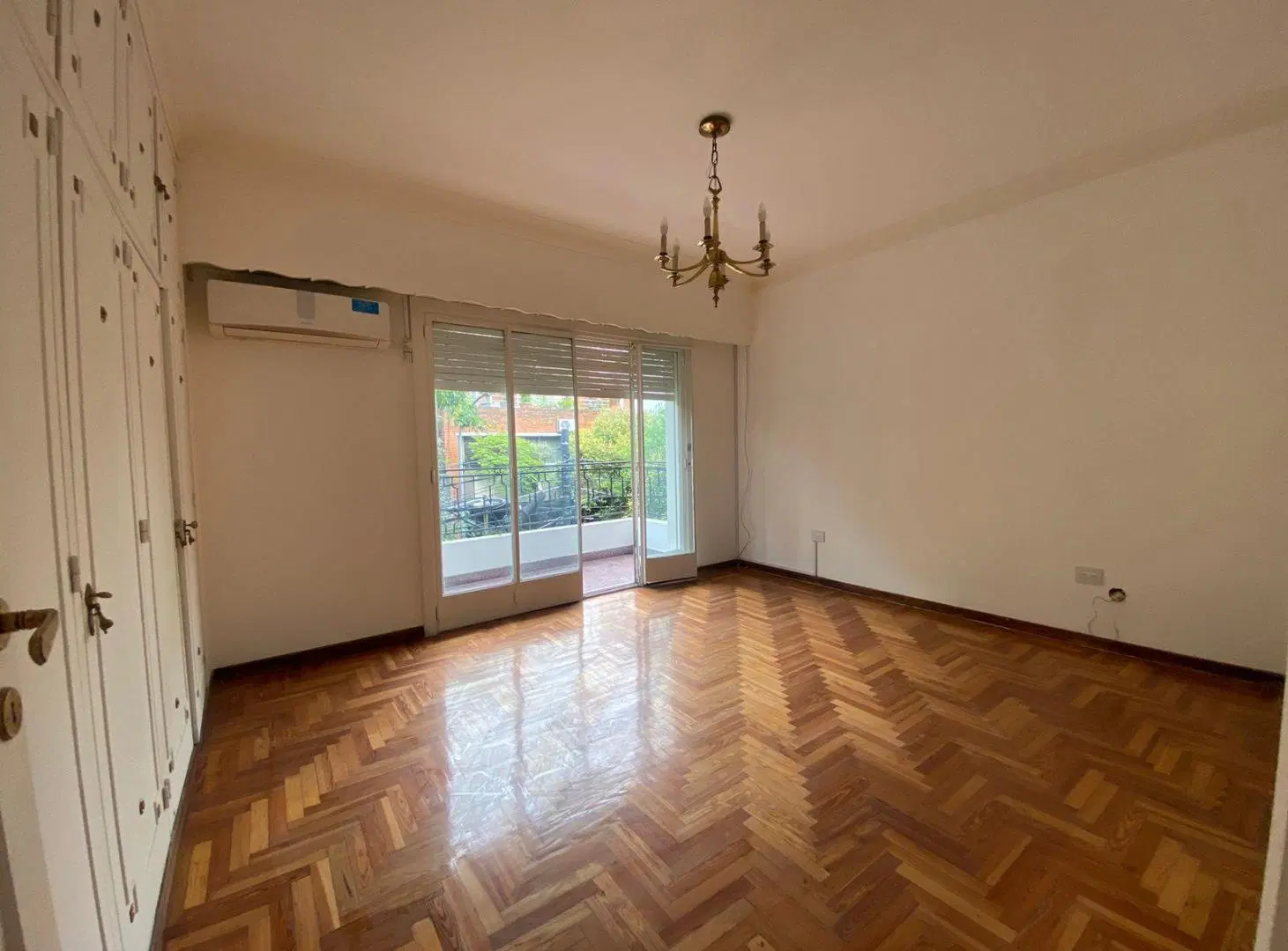Piso 5 ambientes con balcón al frente en Caballito 3